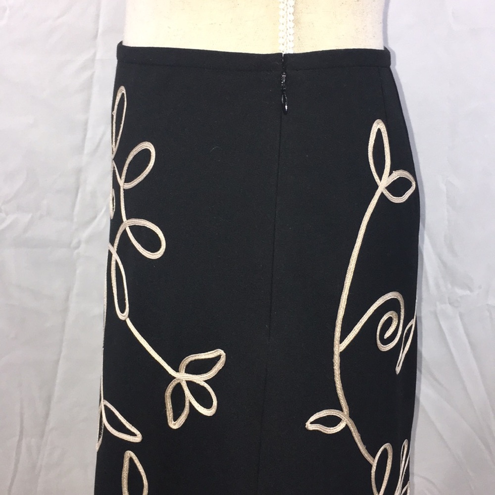 Adorable Loft fully lined A-line skirt - Picture 2 of 5